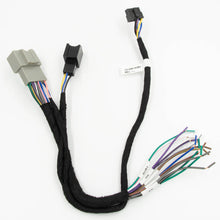 Charger l'image dans la galerie, Axxess AXDSPX-A2B2 A2B Data Interface Amp Bypass Harness - Ford 2018-Up
