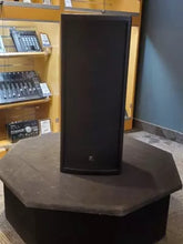 Charger l'image dans la galerie, Yorkville C2891B Sound Colisueam 200 Watt 2-8" Speakers,1" 90x30 Rotatable Horn Flying Hardware (Black)