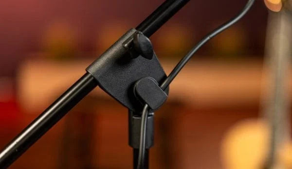 4 Peavey PV MSP1 Complete Microphone with Stand Kit XLR Cable Included